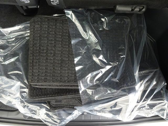 ノア ハイブリッドS-Z 横滑り防止機能 エアバッグ アイドリングストップ オートクルーズコントロール 地デジ 両側自動ドア ダブルエアコン スマートエントリー LEDランプ バックモニター メモリナビ 3列シート ETC付き(40枚目)