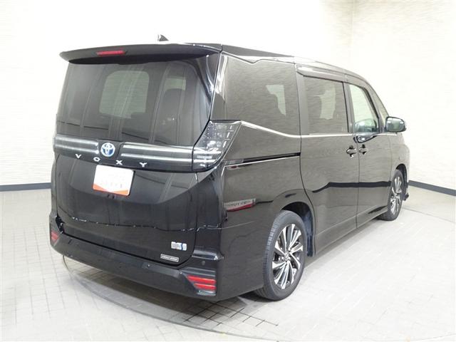 ヴォクシー ハイブリッドＳ－Ｚ　パワーウィンドウ　ＤＶＤ再生機能　インテリキー　横滑防止装置　地デジＴＶ　アクティブクルーズコントロール　１オナ　フルオートエアコン　リアカメラ　エアバッグ　ＡＢＳ　１００Ｖ充電　ナビＴＶ　ＷＡＣ（8枚目）