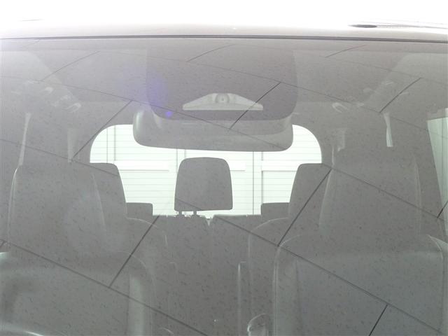 ヴォクシー ハイブリッドＳ－Ｚ　パワーウィンドウ　ＤＶＤ再生機能　インテリキー　横滑防止装置　地デジＴＶ　アクティブクルーズコントロール　１オナ　フルオートエアコン　リアカメラ　エアバッグ　ＡＢＳ　１００Ｖ充電　ナビＴＶ　ＷＡＣ（9枚目）