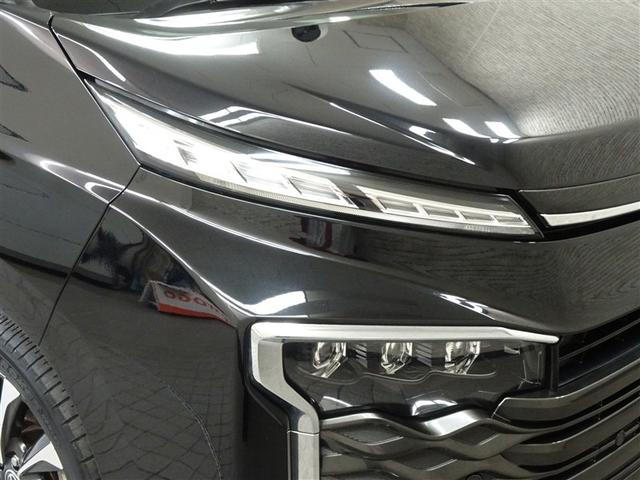 ヴォクシー ハイブリッドＳ－Ｚ　パワーウィンドウ　ＤＶＤ再生機能　インテリキー　横滑防止装置　地デジＴＶ　アクティブクルーズコントロール　１オナ　フルオートエアコン　リアカメラ　エアバッグ　ＡＢＳ　１００Ｖ充電　ナビＴＶ　ＷＡＣ（11枚目）