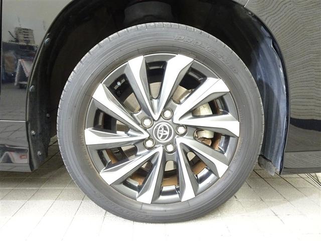 ヴォクシー ハイブリッドＳ－Ｚ　パワーウィンドウ　ＤＶＤ再生機能　インテリキー　横滑防止装置　地デジＴＶ　アクティブクルーズコントロール　１オナ　フルオートエアコン　リアカメラ　エアバッグ　ＡＢＳ　１００Ｖ充電　ナビＴＶ　ＷＡＣ（12枚目）