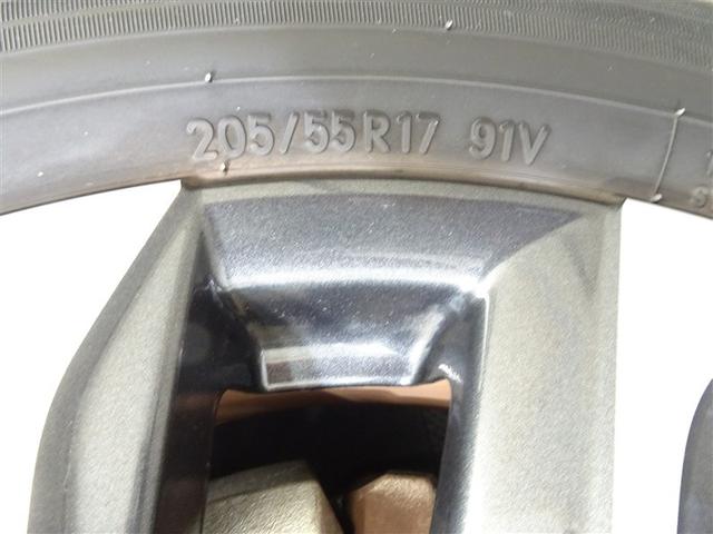 ヴォクシー ハイブリッドＳ－Ｚ　パワーウィンドウ　ＤＶＤ再生機能　インテリキー　横滑防止装置　地デジＴＶ　アクティブクルーズコントロール　１オナ　フルオートエアコン　リアカメラ　エアバッグ　ＡＢＳ　１００Ｖ充電　ナビＴＶ　ＷＡＣ（13枚目）