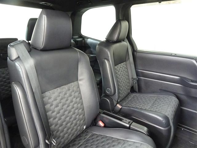 ヴォクシー ハイブリッドＳ－Ｚ　パワーウィンドウ　ＤＶＤ再生機能　インテリキー　横滑防止装置　地デジＴＶ　アクティブクルーズコントロール　１オナ　フルオートエアコン　リアカメラ　エアバッグ　ＡＢＳ　１００Ｖ充電　ナビＴＶ　ＷＡＣ（15枚目）