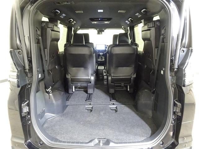 ヴォクシー ハイブリッドＳ－Ｚ　パワーウィンドウ　ＤＶＤ再生機能　インテリキー　横滑防止装置　地デジＴＶ　アクティブクルーズコントロール　１オナ　フルオートエアコン　リアカメラ　エアバッグ　ＡＢＳ　１００Ｖ充電　ナビＴＶ　ＷＡＣ（19枚目）