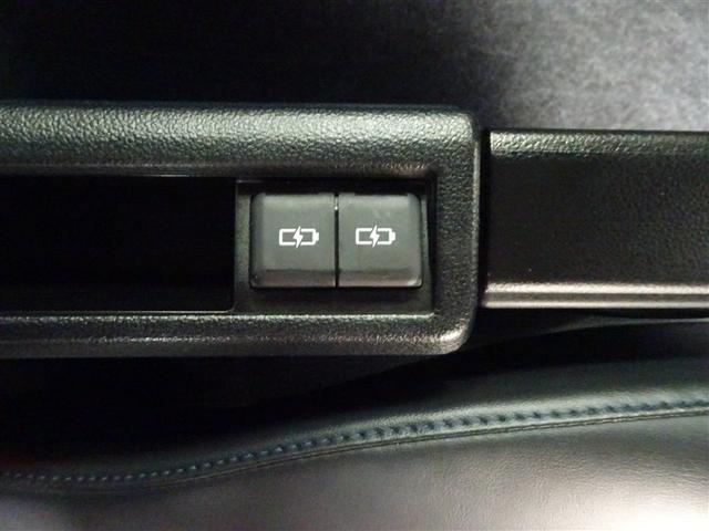 ヴォクシー ハイブリッドＳ－Ｚ　パワーウィンドウ　ＤＶＤ再生機能　インテリキー　横滑防止装置　地デジＴＶ　アクティブクルーズコントロール　１オナ　フルオートエアコン　リアカメラ　エアバッグ　ＡＢＳ　１００Ｖ充電　ナビＴＶ　ＷＡＣ（32枚目）