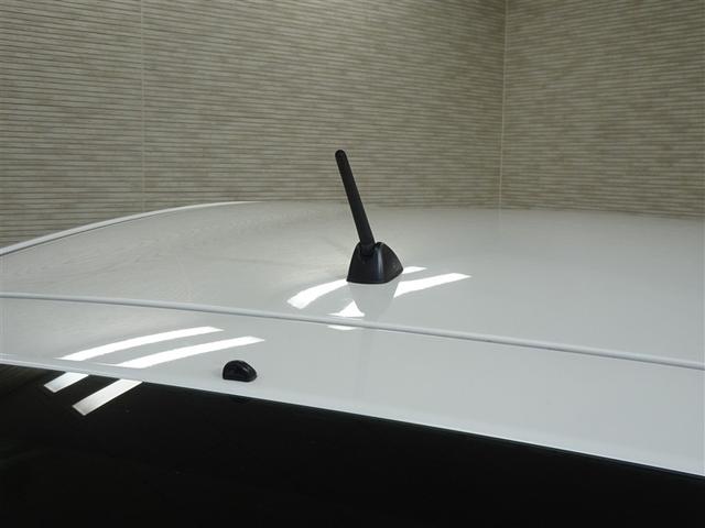 プリウス Ｓ　アイドリングストップ搭載　Ｂモニタ－　インテリキー　デュアルエアバック　エアＢ　イモビライザー　ワンオーナー車　ナビＴＶ　ＡＵＴＯエアコン　横スベリ防止　アルミホイール　ＥＴＣ装備　ＡＢＳ（9枚目）