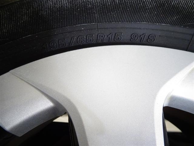 プリウス Ｓ　アイドリングストップ搭載　Ｂモニタ－　インテリキー　デュアルエアバック　エアＢ　イモビライザー　ワンオーナー車　ナビＴＶ　ＡＵＴＯエアコン　横スベリ防止　アルミホイール　ＥＴＣ装備　ＡＢＳ（14枚目）