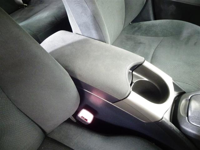 プリウス Ｓ　アイドリングストップ搭載　Ｂモニタ－　インテリキー　デュアルエアバック　エアＢ　イモビライザー　ワンオーナー車　ナビＴＶ　ＡＵＴＯエアコン　横スベリ防止　アルミホイール　ＥＴＣ装備　ＡＢＳ（17枚目）