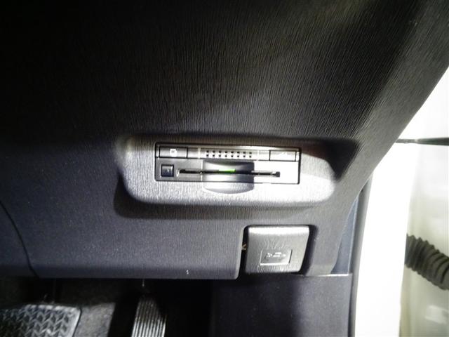 プリウス Ｓ　アイドリングストップ搭載　Ｂモニタ－　インテリキー　デュアルエアバック　エアＢ　イモビライザー　ワンオーナー車　ナビＴＶ　ＡＵＴＯエアコン　横スベリ防止　アルミホイール　ＥＴＣ装備　ＡＢＳ（32枚目）