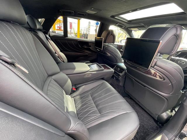 LS500h AWD エグゼクティブ WALD仕様 OZ22アルミ サンルーフ 黒革シート エアサスコントローラー リアエンターテイメント セーフティシステム+A マークレビンソン デジタルインナーミラー 新車保証継承 212ブラック(16枚目)