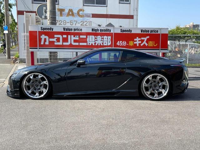 ＬＣ ＬＣ５００　ＷＡＬＤコンプリート　ヴォルサリノ２２インチ　Ｖ８エンジン４７７馬力　ブリッツ車高調　フロントリフター　ＣＦＲＰカーボンルーフ＆スカッフプレート　黒革ベンチレーションシート　純正ナビＴＶ　バックカメラ（18枚目）