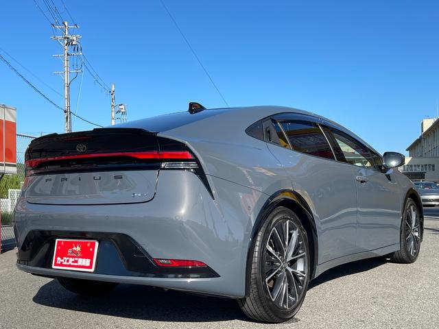 プリウス Ｚ　新車保証継承付　パノラマルーフ　革シート　シートヒーター　ベンチレーションシート　デジタルインナーミラー　純正ディスプレイオーディオ　ナビＴＶ　パノラミックビューモニター（8枚目）