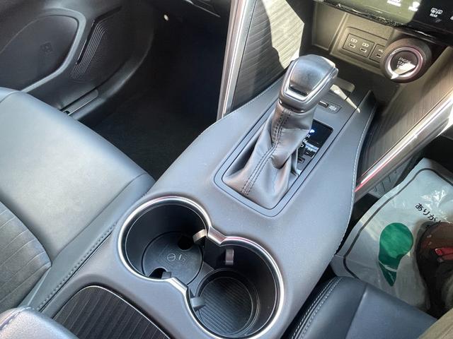 ハリアー Ｇ　新車保証継承付　セーフティセンス　純正ナビ　ＴＶ　バックカメラ　デジタルインナーミラー　パワーリアゲート　ハーフレザーパワーシート　ＬＥＤヘッドランプ　雨滴感応ワイパー　電動チルトステアリング（17枚目）