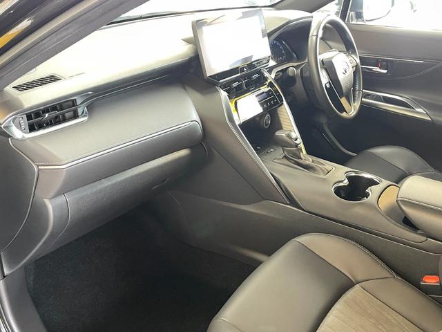 ハリアー Ｇ　新車保証継承付　セーフティセンス　純正ナビ　ＴＶ　バックカメラ　デジタルインナーミラー　パワーリアゲート　ハーフレザーパワーシート　ＬＥＤヘッドランプ　雨滴感応ワイパー　電動チルトステアリング（23枚目）