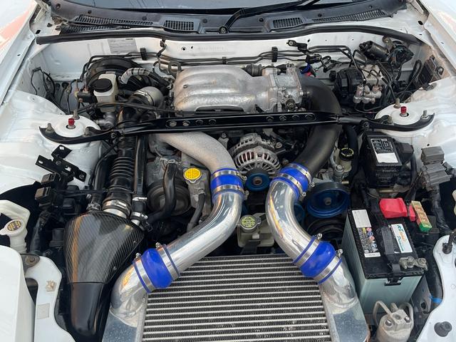 ＲＸ－７ タイプＲバサーストＲ　６型　ＴＣＰマジック仕様　ワイドボディー公認　Ｖマウント　アラゴスタ製ナイトスポーツ車高調　アドバンレーシング１８ＡＷ　アペックスマフラー　カーボンボンネット　ＧＴウイング　モモステ（9枚目）