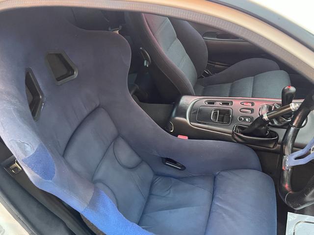 ＲＸ－７ タイプＲバサーストＲ　６型　ＴＣＰマジック仕様　ワイドボディー公認　Ｖマウント　アラゴスタ製ナイトスポーツ車高調　アドバンレーシング１８ＡＷ　アペックスマフラー　カーボンボンネット　ＧＴウイング　モモステ（18枚目）