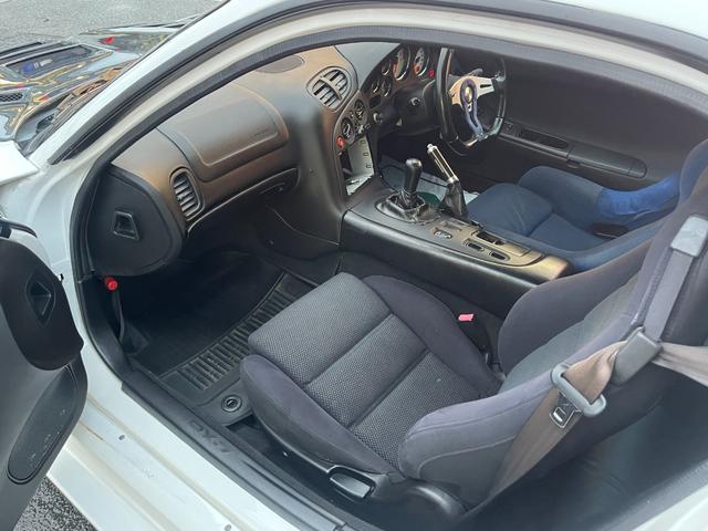 ＲＸ－７ タイプＲバサーストＲ　６型　ＴＣＰマジック仕様　ワイドボディー公認　Ｖマウント　アラゴスタ製ナイトスポーツ車高調　アドバンレーシング１８ＡＷ　アペックスマフラー　カーボンボンネット　ＧＴウイング　モモステ（19枚目）