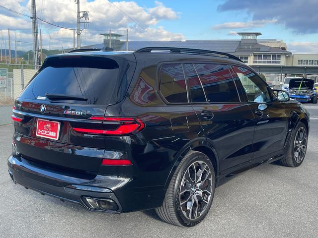 Ｘ７ Ｍ６０ｉ　ｘＤｒｉｖｅ　ディーラー保証継承付　スカイラウンジパノラマルーフ　Ｍスポーツパッケージ・プロ　カーボントリム　Ｂｏｗｅｒｓ＆Ｗｉｌｋｎｓサウンド　ＢＭＷライブコックピットナビ・ＴＶ　３６０度ビューモニター（8枚目）
