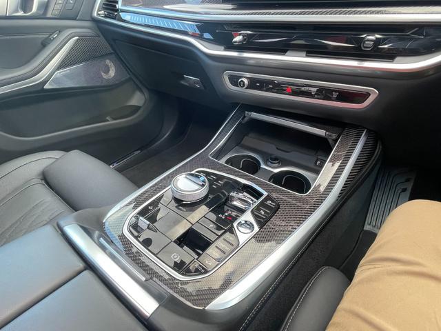 Ｘ７ Ｍ６０ｉ　ｘＤｒｉｖｅ　ディーラー保証継承付　スカイラウンジパノラマルーフ　Ｍスポーツパッケージ・プロ　カーボントリム　Ｂｏｗｅｒｓ＆Ｗｉｌｋｎｓサウンド　ＢＭＷライブコックピットナビ・ＴＶ　３６０度ビューモニター（20枚目）