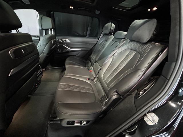 Ｘ７ Ｍ６０ｉ　ｘＤｒｉｖｅ　ディーラー保証継承付　スカイラウンジパノラマルーフ　Ｍスポーツパッケージ・プロ　カーボントリム　Ｂｏｗｅｒｓ＆Ｗｉｌｋｎｓサウンド　ＢＭＷライブコックピットナビ・ＴＶ　３６０度ビューモニター（24枚目）