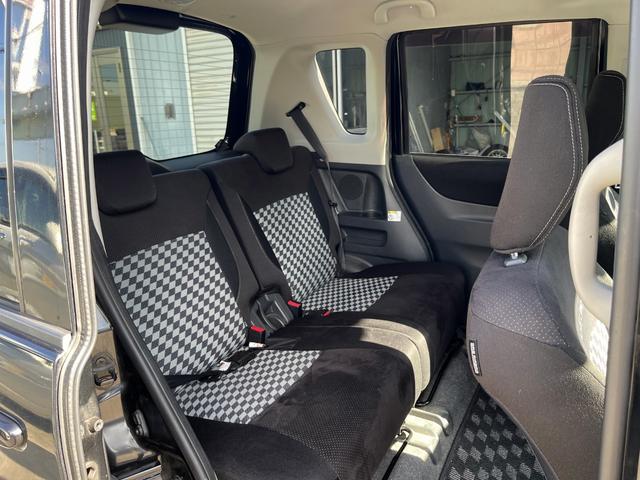 ソリオ ブラック&ホワイトII 禁煙車 両側パワースライドドア シートヒーター オートライト 地デジフルセグナビ USB接続ケーブル DVD再生 CPRM対応 ETC フロントフォグランプ サイドエアバッグ(17枚目)