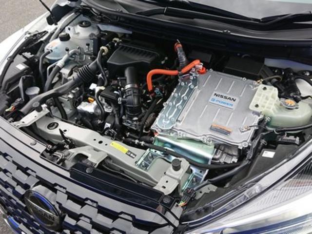 X ツートーンインテリアエディション 登録済未使用車 全周囲カメラ LEDヘッドライト 踏み間違い防止 車線逸脱 インテリルームミラー SOSコール ハイビームアシスト EVモードスイッチ ふらつき警報 プロパイロット(28枚目)
