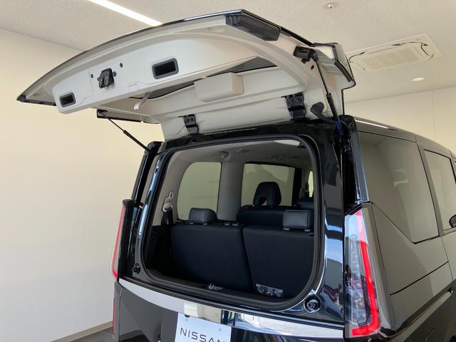 セレナ ハイウェイスターＶ　シート／ハンドルヒーター　両側オートスライドドア　プロパイロット　寒冷地仕様　エマブレ　コーナーセンサー（14枚目）