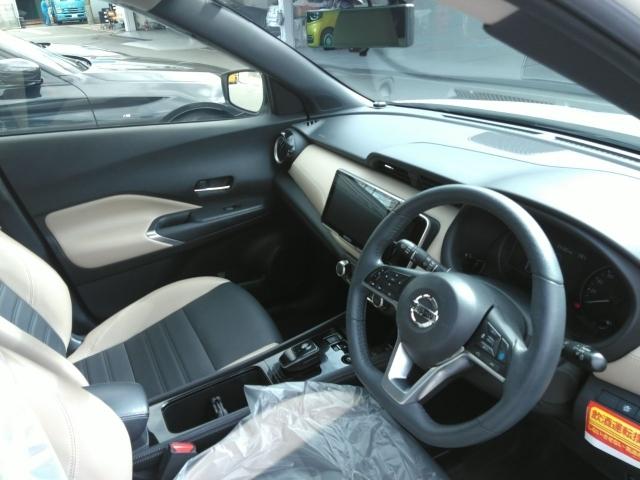 キックス Ｘ　ツートーンインテリアエディション　革シート　キーレス　フルセグ　ナビ＆ＴＶ　１７アルミホイール　エアバッグ　オートマ　フル装備　ＥＴＣ　バックカメラ　スマートキー（2枚目）