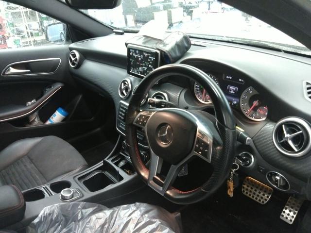 Ａクラス Ａ１８０　スポーツ　キーレス　ワンセグ　ナビ＆ＴＶ　１８アルミホイール　エアバッグ　オートマ　ディーラー車　フル装備　ＨＩＤヘッドライト　ＥＴＣ　バックカメラ　スマートキー（2枚目）