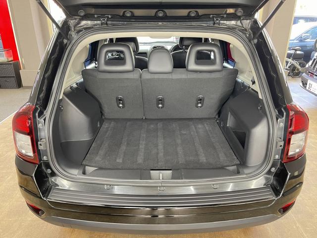 ジープ・コンパス ブラックホーク　限定車　社外メモリーナビ　フルセグＴＶ　バックカメラ　Ｂｌｕｅｔｏｏｔｈ　サイドカメラ　純正１７ＡＷ　ＥＴＣ　スペアキー　禁煙車　車検令和８年７月１４日（15枚目）