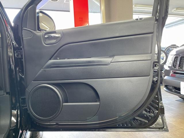 ジープ・コンパス ブラックホーク　限定車　社外メモリーナビ　フルセグＴＶ　バックカメラ　Ｂｌｕｅｔｏｏｔｈ　サイドカメラ　純正１７ＡＷ　ＥＴＣ　スペアキー　禁煙車　車検令和８年７月１４日（17枚目）