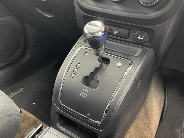 ジープ・コンパス ブラックホーク　限定車　社外メモリーナビ　フルセグＴＶ　バックカメラ　Ｂｌｕｅｔｏｏｔｈ　サイドカメラ　純正１７ＡＷ　ＥＴＣ　スペアキー　禁煙車　車検令和８年７月１４日（41枚目）