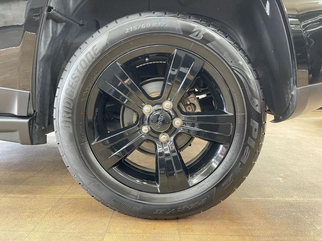 ジープ・コンパス ブラックホーク　限定車　社外メモリーナビ　フルセグＴＶ　バックカメラ　Ｂｌｕｅｔｏｏｔｈ　サイドカメラ　純正１７ＡＷ　ＥＴＣ　スペアキー　禁煙車　車検令和８年７月１４日（73枚目）