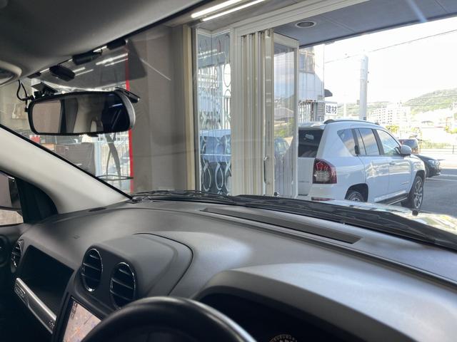 ジープ・コンパス ブラックホーク　限定車　社外メモリーナビ　フルセグＴＶ　バックカメラ　Ｂｌｕｅｔｏｏｔｈ　サイドカメラ　純正１７ＡＷ　ＥＴＣ　スペアキー　禁煙車　車検令和８年７月１４日（77枚目）