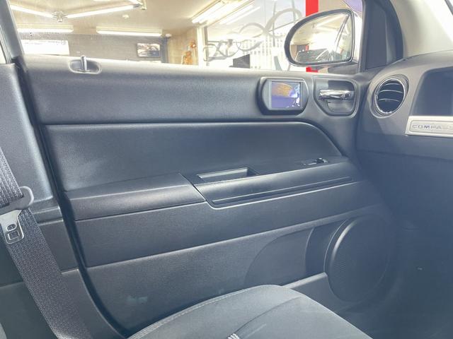 ジープ・コンパス ブラックホーク　限定車　社外メモリーナビ　フルセグＴＶ　バックカメラ　Ｂｌｕｅｔｏｏｔｈ　サイドカメラ　純正１７ＡＷ　ＥＴＣ　スペアキー　禁煙車　車検令和８年７月１４日（79枚目）