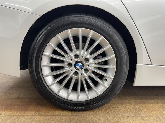 3シリーズ 320iツーリング ラグジュアリー 1オーナー 純正ナビ Bカメラ フルセグTV インテリジェントセーフティ(衝突軽減ブレーキ・車線逸脱警告) ACC(追従クルーズコントロール) 黒革 純正17AW スペアキー 禁煙 電動ゲート(79枚目)