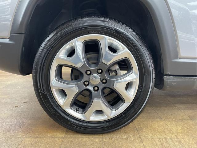 ジープ・コンパス リミテッド　ブラックルーフエディション　限定車　純正ナビ　バックカメラ　フルセグＴＶ　Ｂｌｕｅｔｏｏｔｈ　ＨＩＤ　アダプティブクルーズコントロール（追従）　ブラインドスポット　ハーフレザー　ＥＴＣ　スマートキー（30枚目）