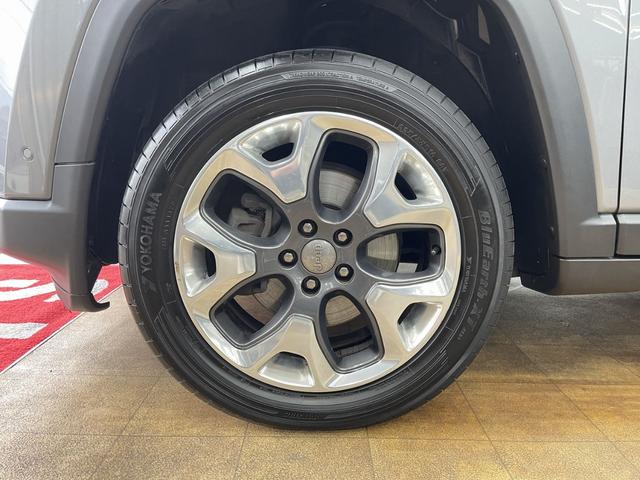 ジープ・コンパス リミテッド　ブラックルーフエディション　限定車　純正ナビ　バックカメラ　フルセグＴＶ　Ｂｌｕｅｔｏｏｔｈ　ＨＩＤ　アダプティブクルーズコントロール（追従）　ブラインドスポット　ハーフレザー　ＥＴＣ　スマートキー（76枚目）