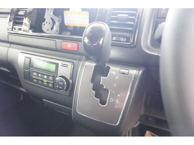 ハイエースバン スーパーＧＬ　ダークプライムＩＩ　登録済未使用車　パイオニア製最新７型ナビ／１０．１型フリップダウン　ＥＴＣ　両側パワースライドドア　パノラミックビューモニター　デジタルインナーミラー　フルセグＴＶ　カープレイ／アンドロイドオート対応（56枚目）