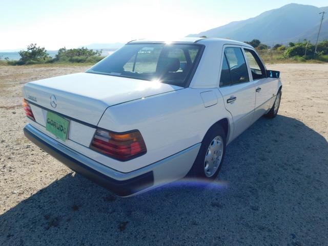 ミディアムクラス ２８０Ｅ　サンルーフ／レザーシート／ウッドパネル（3枚目）