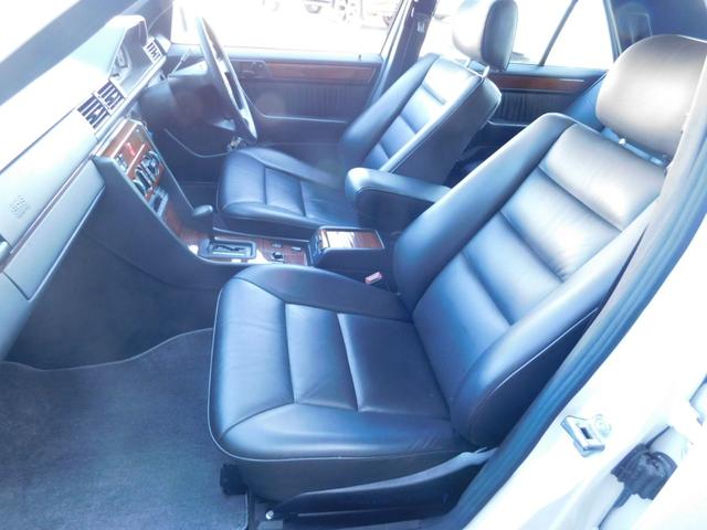 ミディアムクラス ２８０Ｅ　サンルーフ／レザーシート／ウッドパネル（8枚目）