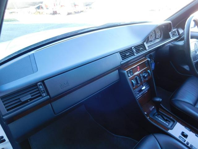 ミディアムクラス ２８０Ｅ　サンルーフ／レザーシート／ウッドパネル（9枚目）