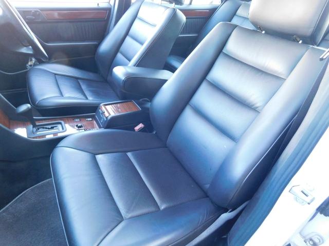 ミディアムクラス ２８０Ｅ　サンルーフ／レザーシート／ウッドパネル（12枚目）