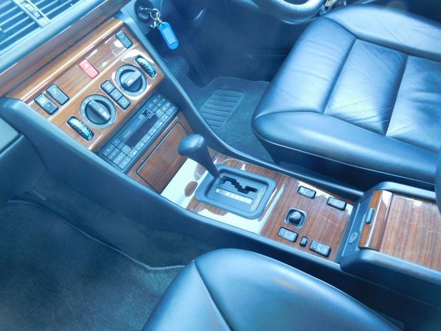 ミディアムクラス ２８０Ｅ　サンルーフ／レザーシート／ウッドパネル（15枚目）