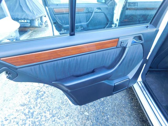 ミディアムクラス ２８０Ｅ　サンルーフ／レザーシート／ウッドパネル（18枚目）