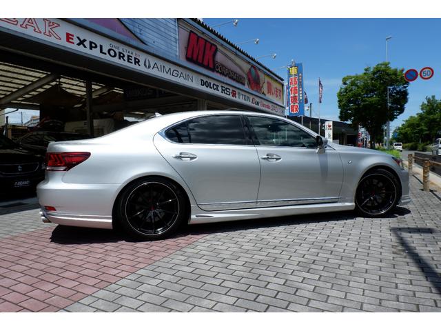 ｌｓ レクサス ｌｓ４６０ ｆスポーツ ｔｏｍｓ フルエアロ 左右４本出しマフラー ｒａｙｓ鍛造２０ａｗ 新品タイヤ マークレビンソン プリクラブレーキ ３眼ｌｅｄ ｓｒ ｔｖキット エンジンスターター 全記録簿有 禁煙車 大阪府 ｌｓ４６０ ｆスポーツ