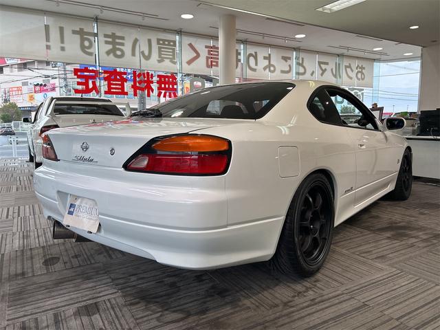 シルビア スペックＲ　Ｖパッケージ　純正６速ＭＴ　ＳＲ２０ＤＥＴターボエンジン　純正Ｆエアロバンパー　アペックスマフラー　ＫＴＳ車高調　外１７インチＡＷ　ナンカンＮＳ－２新品タイヤ　スパルコフルバケ　ディスプレイオーディオ　ブースト計（7枚目）