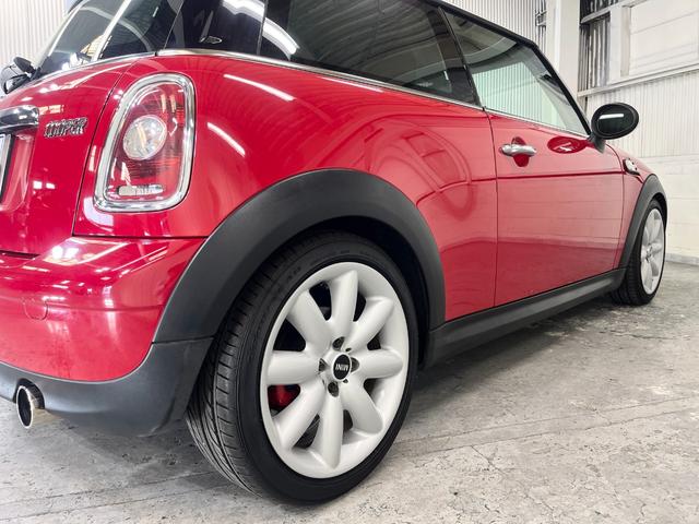 ＭＩＮＩ クーパー　／ローダウン／社外マフラー／プッシュスタート／パドルシフト／純正１７インチアルミ／自社買取車（48枚目）