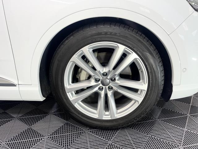 Ｑ７ ３．０ＴＦＳＩクワトロ　ＳラインＰＫＧ／７人乗／純正ナビ地デジ／３６０度カメラ／パノラマサンルーフ／黒革シート／マトリクスＬＥＤヘッドライト／レーダークルーズ／バーチャルコックピット／純正２０インチアルミ／自社買取車（23枚目）
