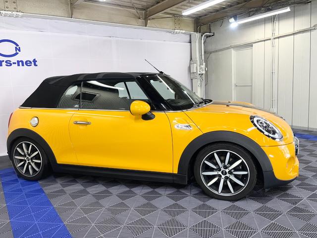 ＭＩＮＩ クーパーＳ　コンバーチブル　／電動オープン／純正ナビ／ハーフレザー／ユニオンジャック柄ソフトトップ／ビルシュタイン車高調／アドバンスドセーフティＰＫＧ／ヘッドアップディスプレイ／ミラー型ＥＴＣ／純正１７インチアルミ／自社買取車（10枚目）